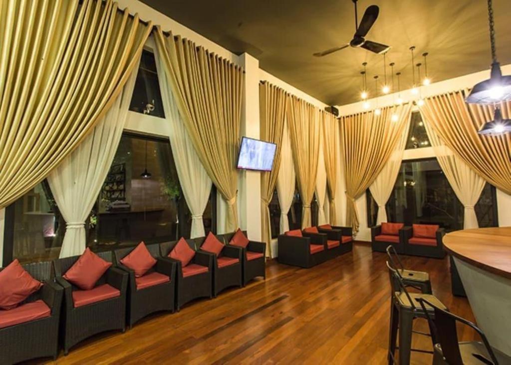 Yeak Loam Hotel Banlung Экстерьер фото