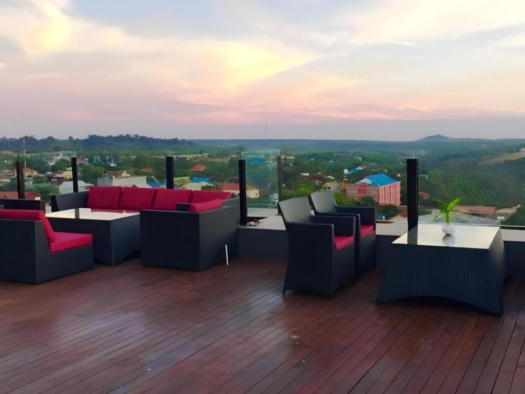 Yeak Loam Hotel Banlung Экстерьер фото