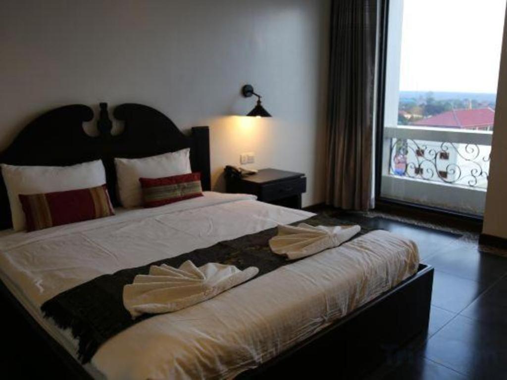 Yeak Loam Hotel Banlung Экстерьер фото