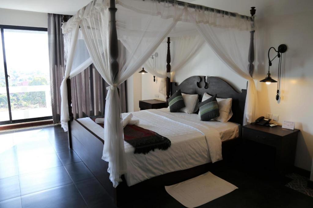 Yeak Loam Hotel Banlung Экстерьер фото