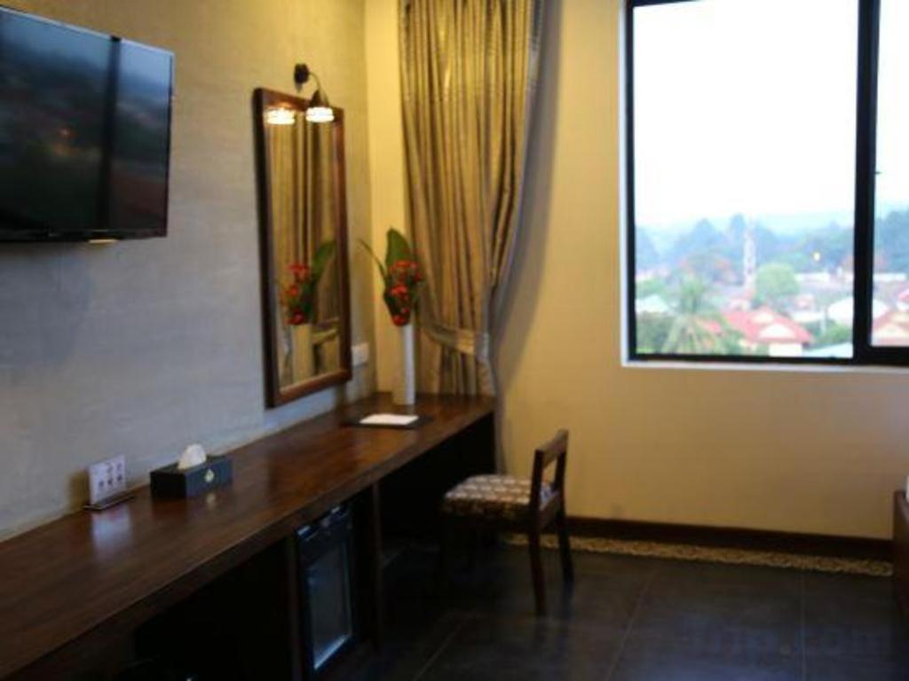 Yeak Loam Hotel Banlung Экстерьер фото