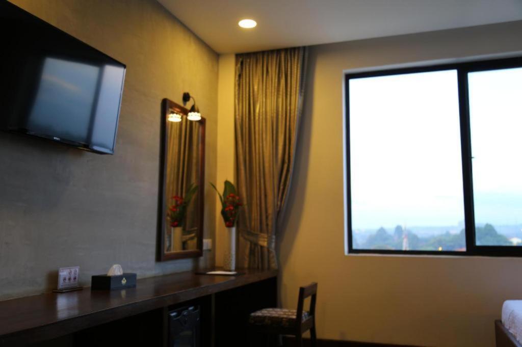 Yeak Loam Hotel Banlung Экстерьер фото
