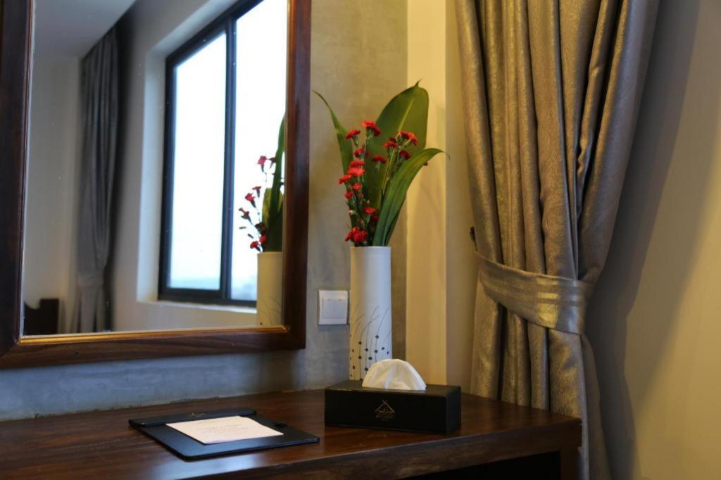 Yeak Loam Hotel Banlung Экстерьер фото
