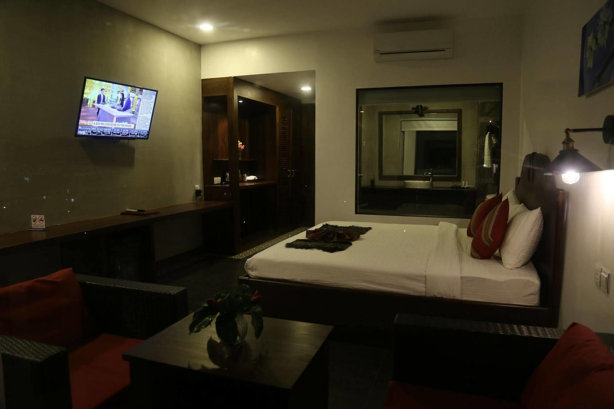 Yeak Loam Hotel Banlung Экстерьер фото